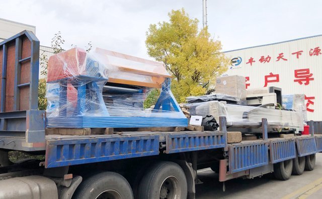 UC4015型開(kāi)卷校平光纖激光切割機(jī)即將發(fā)往客戶現(xiàn)場(chǎng)